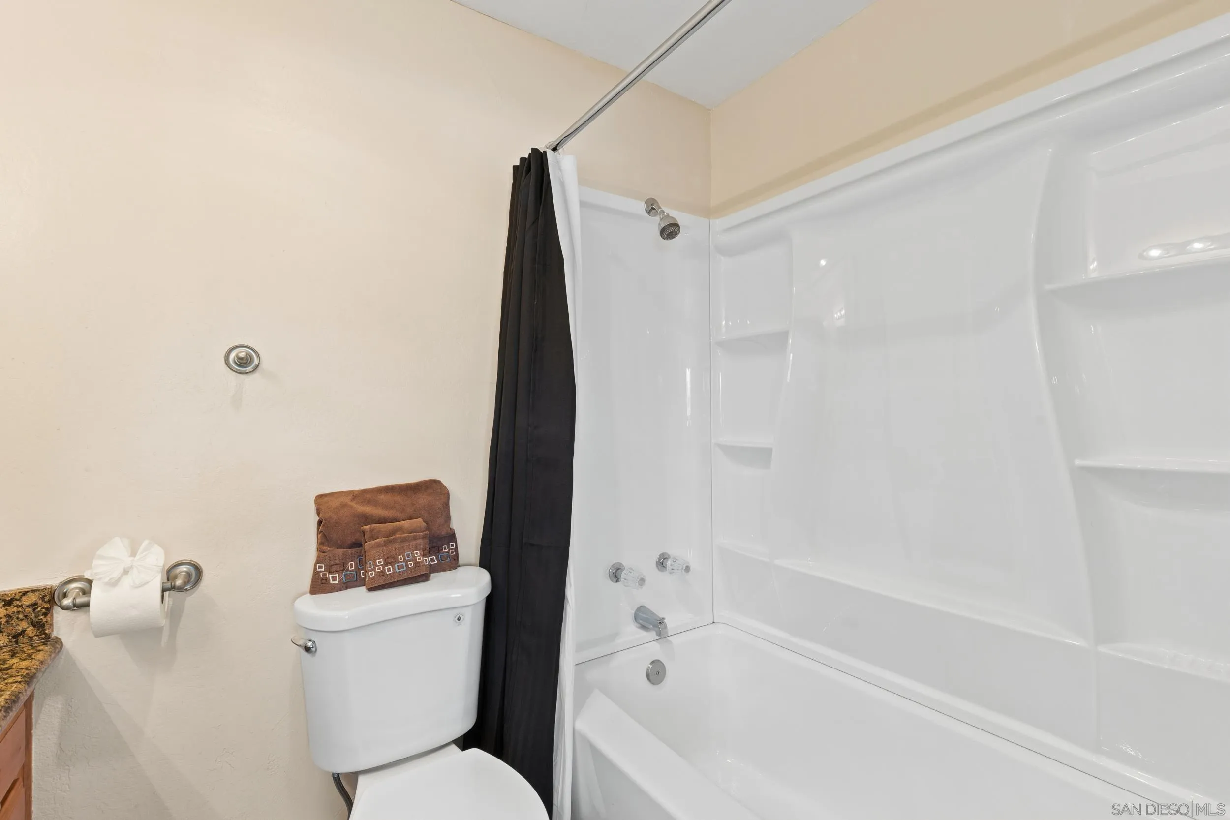 300 Roanoke Road, Unit 13 El Cajon, CA 92020 - Photo 11 of 21