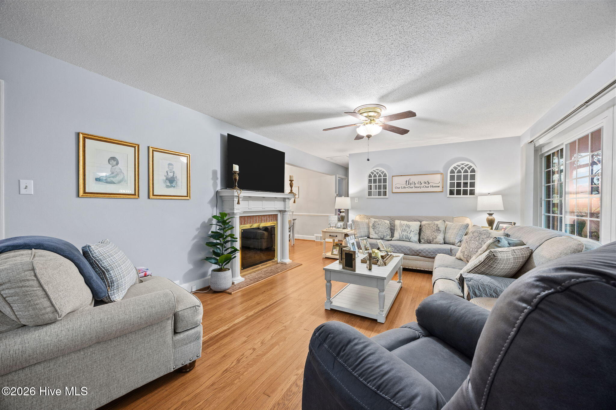 1303 W Road Kinston, NC 28501 - Photo 4 of 50 Living Room
