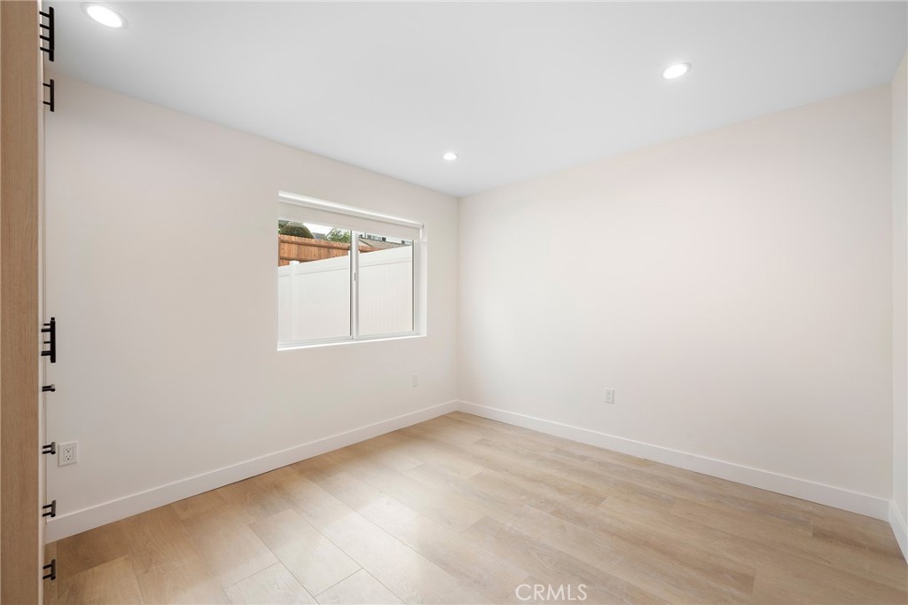 920 University Burbank, CA 91504 - Photo 14 of 20 an empty room with a window