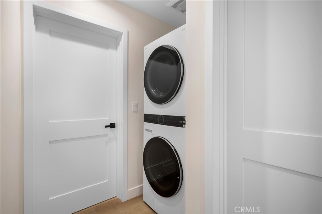 920 University Burbank, CA 91504 - Photo 17 of 20 a close up view of a washer and dryer