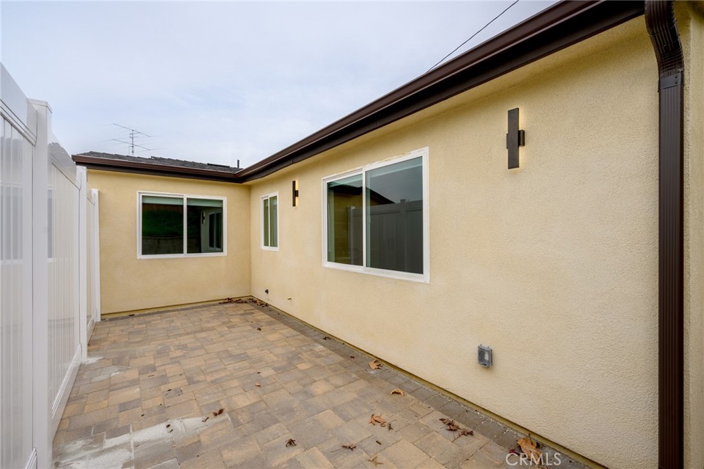 920 University Burbank, CA 91504 - Photo 19 of 20 a view of an empty room