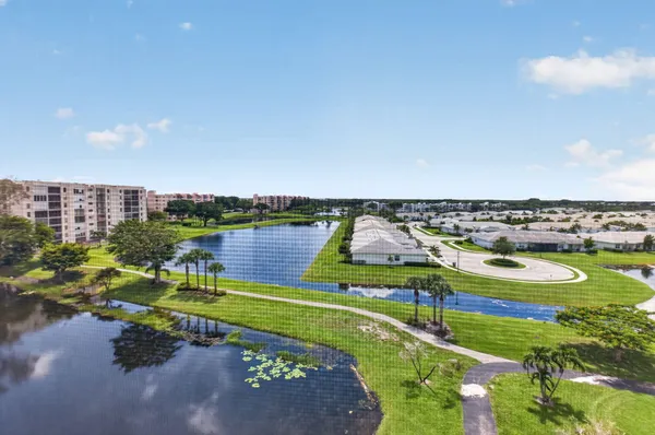 $275,000 | 6866 Huntington Lane, Unit 707, Delray Beach, FL 33446