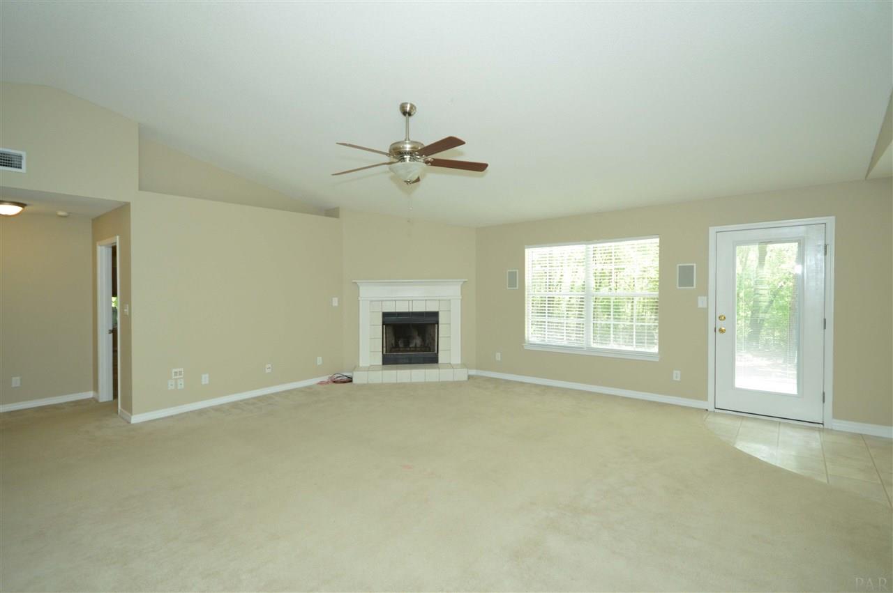 5982 Ridgeview Drive Milton, FL 32570 - Photo 5 of 38 Gallery Image 5