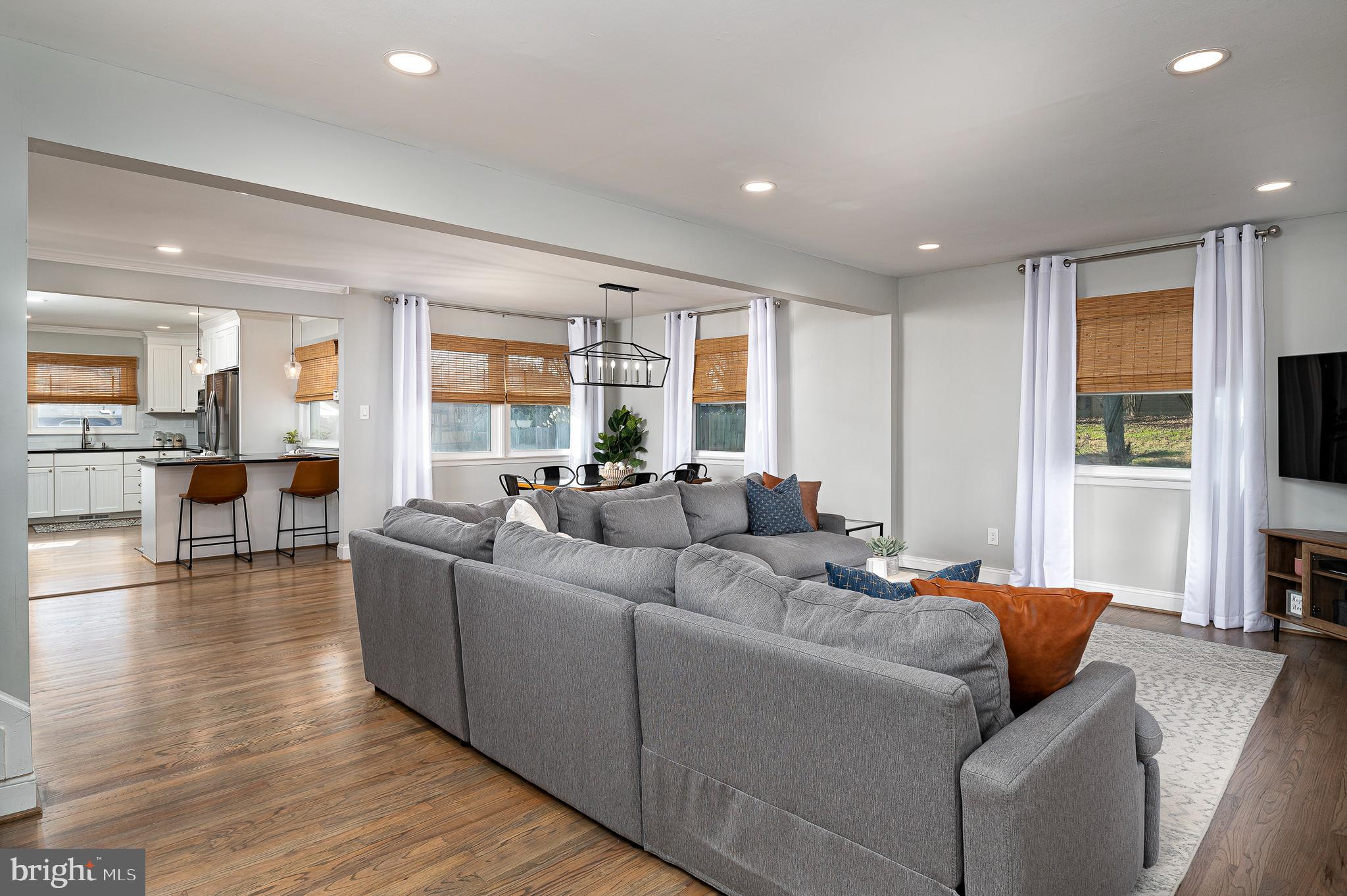 8409 Glenmar Road Ellicott City, MD 21043 - Photo 6 of 48 Foyer View