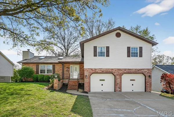 $344,900 | 943 Meadowview Lane, Columbia, IL 62236