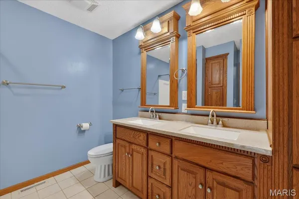 $344,900 | 943 Meadowview Lane, Columbia, IL 62236