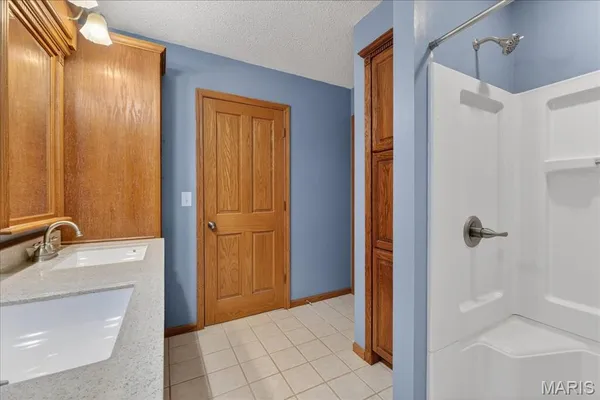 $344,900 | 943 Meadowview Lane, Columbia, IL 62236