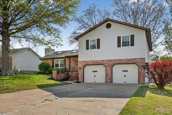 $344,900 | 943 Meadowview Lane, Columbia, IL 62236