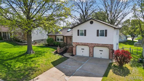 $344,900 | 943 Meadowview Lane, Columbia, IL 62236