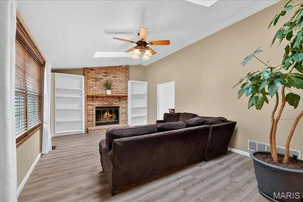 $344,900 | 943 Meadowview Lane, Columbia, IL 62236