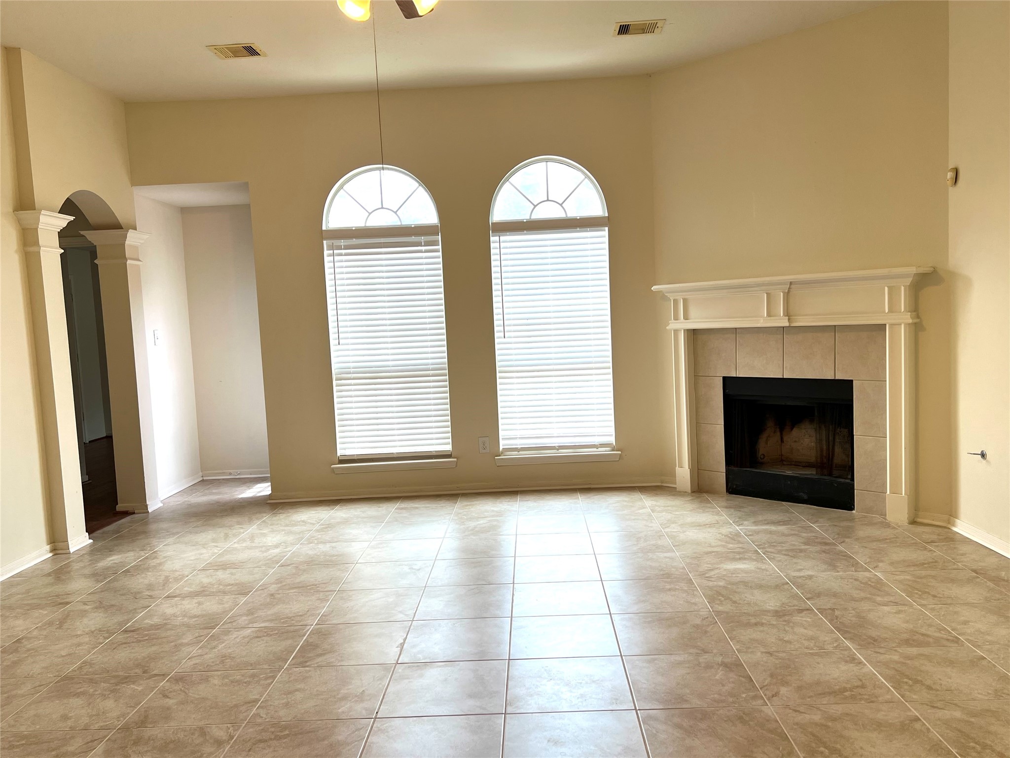442 Pinewood Ridge Drive Spring, TX 77386 - Photo 6 of 20 Living room