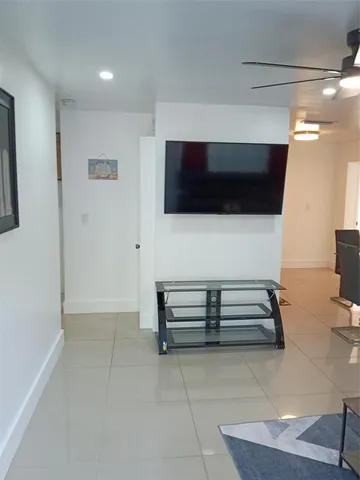 a view of livingroom with furniture