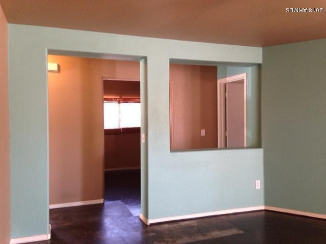 8127 West Hatcher Road Peoria, AZ 85345 - Photo 9 of 20 GrRoom2