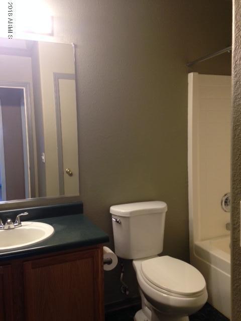 8127 West Hatcher Road Peoria, AZ 85345 - Photo 10 of 20 Bath2