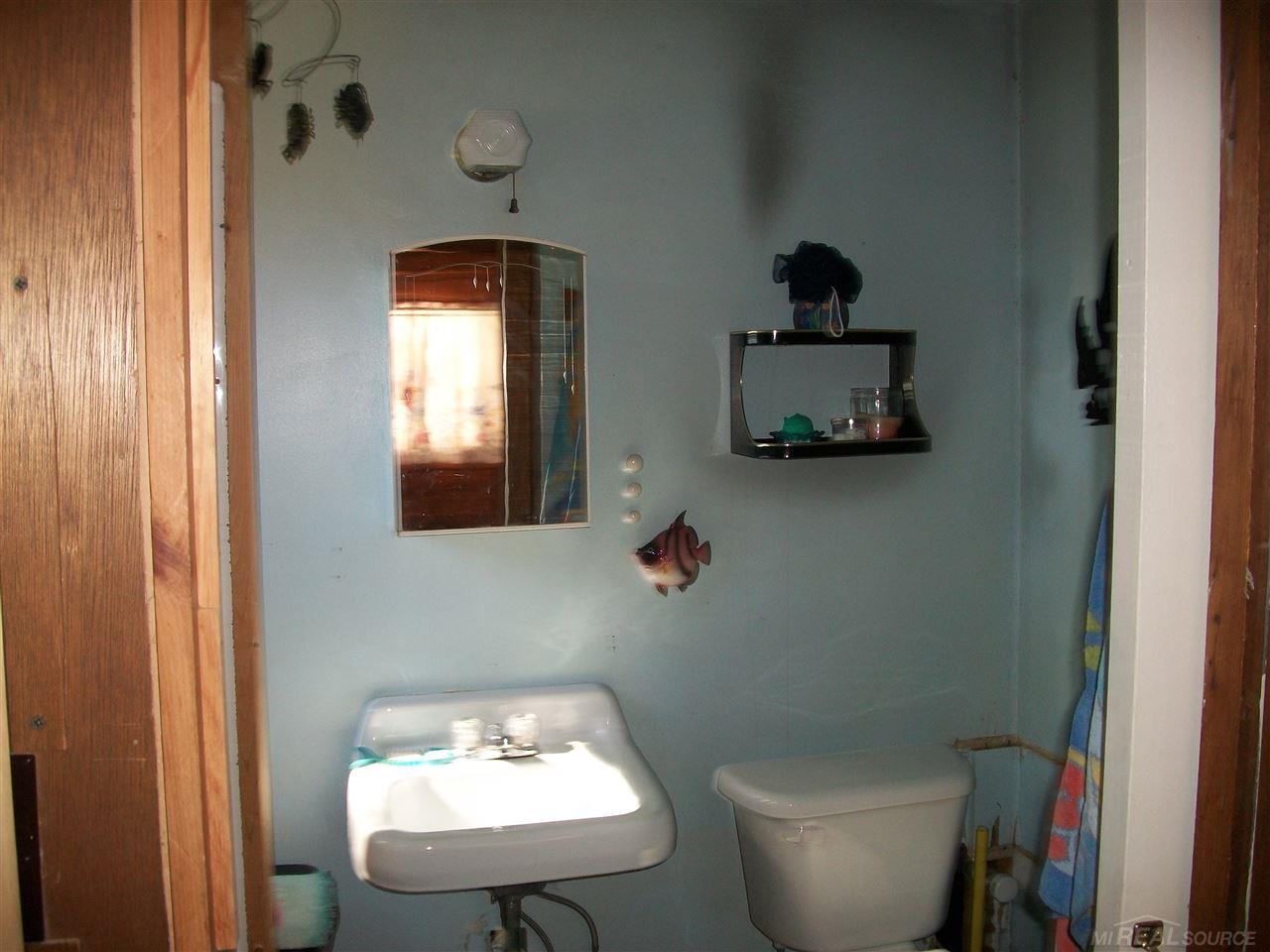 7386 Maplewood Road Lexington, MI 48450 - Photo 7 of 15 31323264-6.JPG