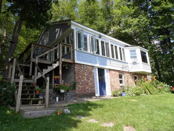 $695,000 | 49 Rockview Road, Castleton, VT 05735