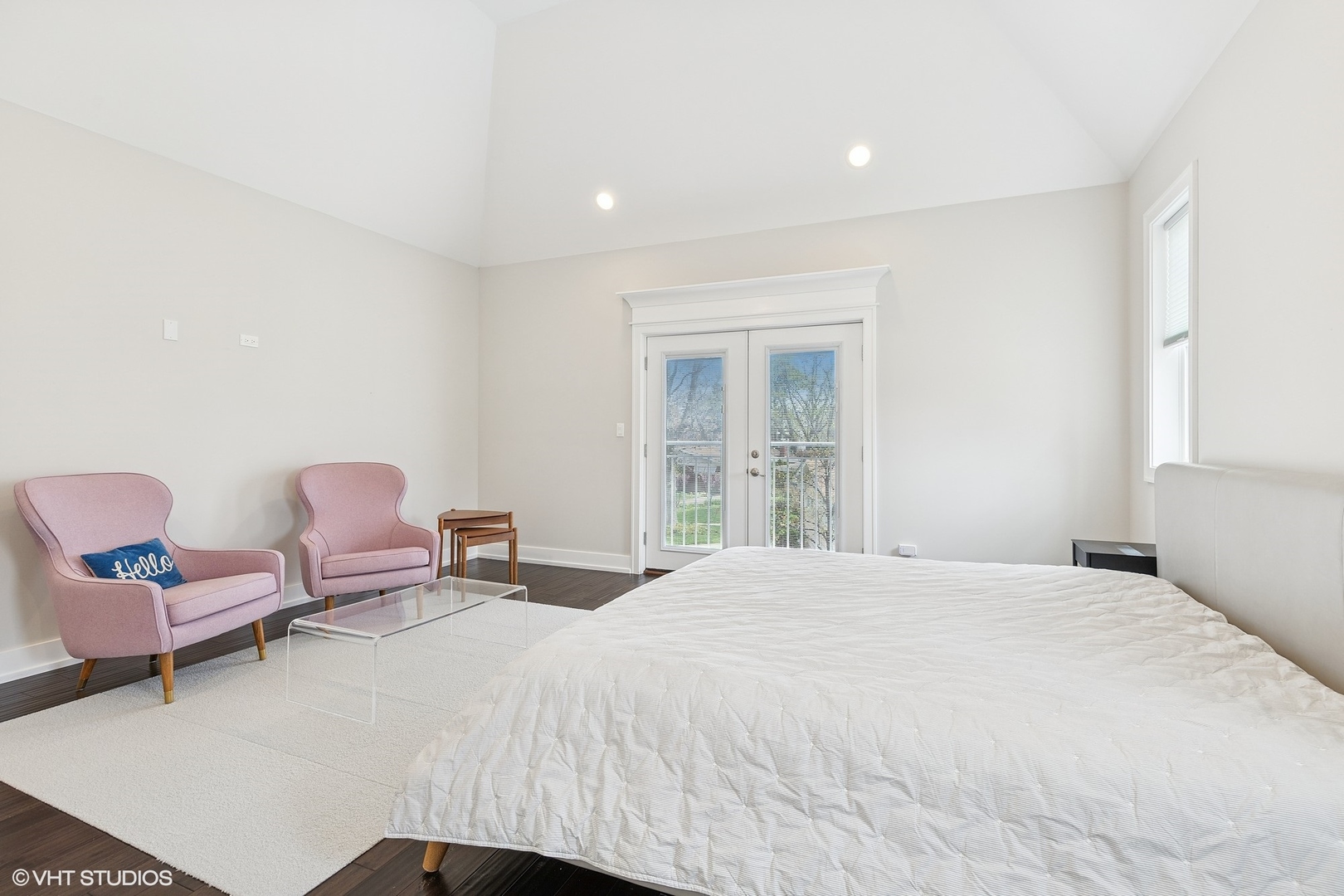 2131 Parkview Court Wilmette, IL 60091 - Photo 22 of 54 a bedroom with a bed and chair