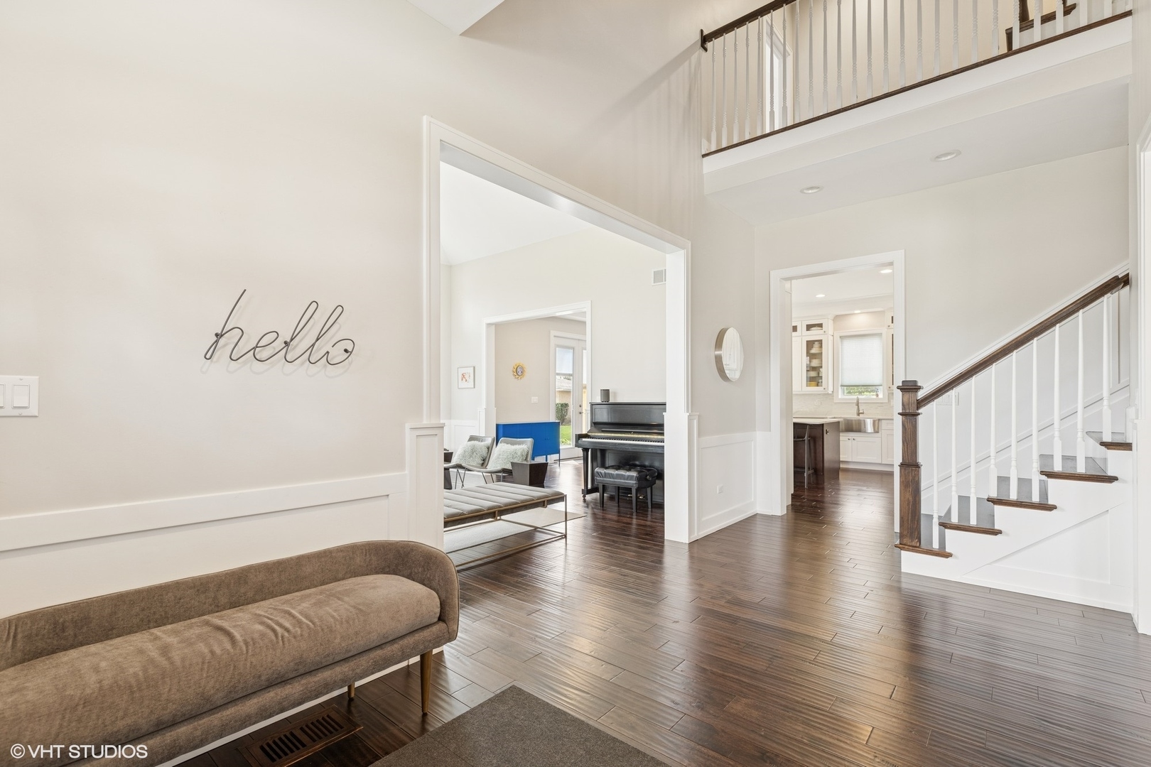 2131 Parkview Court Wilmette, IL 60091 - Photo 4 of 54 a living room with furniture and wooden floor