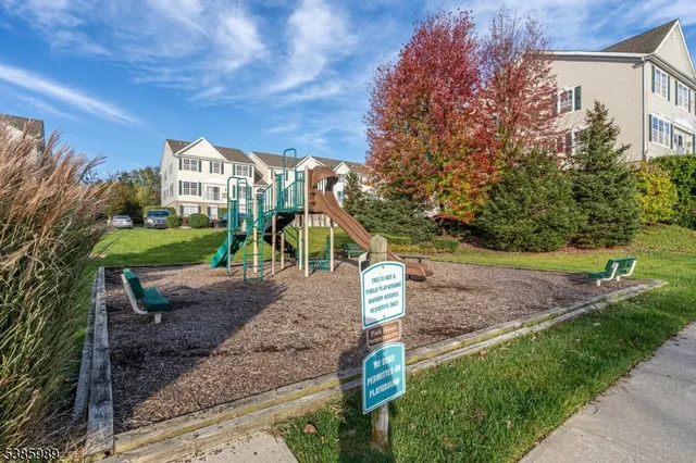 $319,499 | 284 Rainbow Way, Phillipsburg, NJ 08865