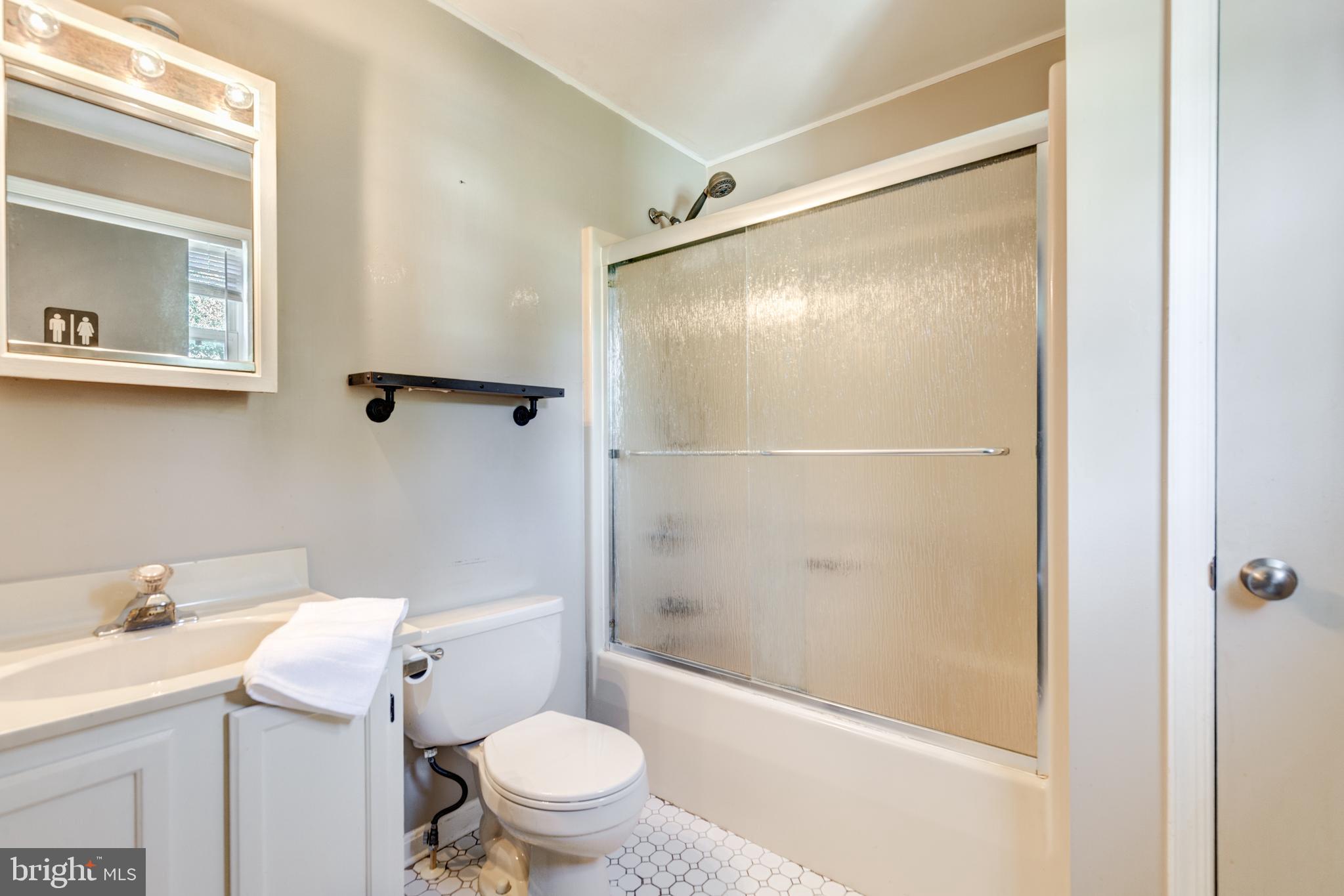 210 Roth Avenue Taneytown, MD 21787 - Photo 20 of 39 Primary Bathroom