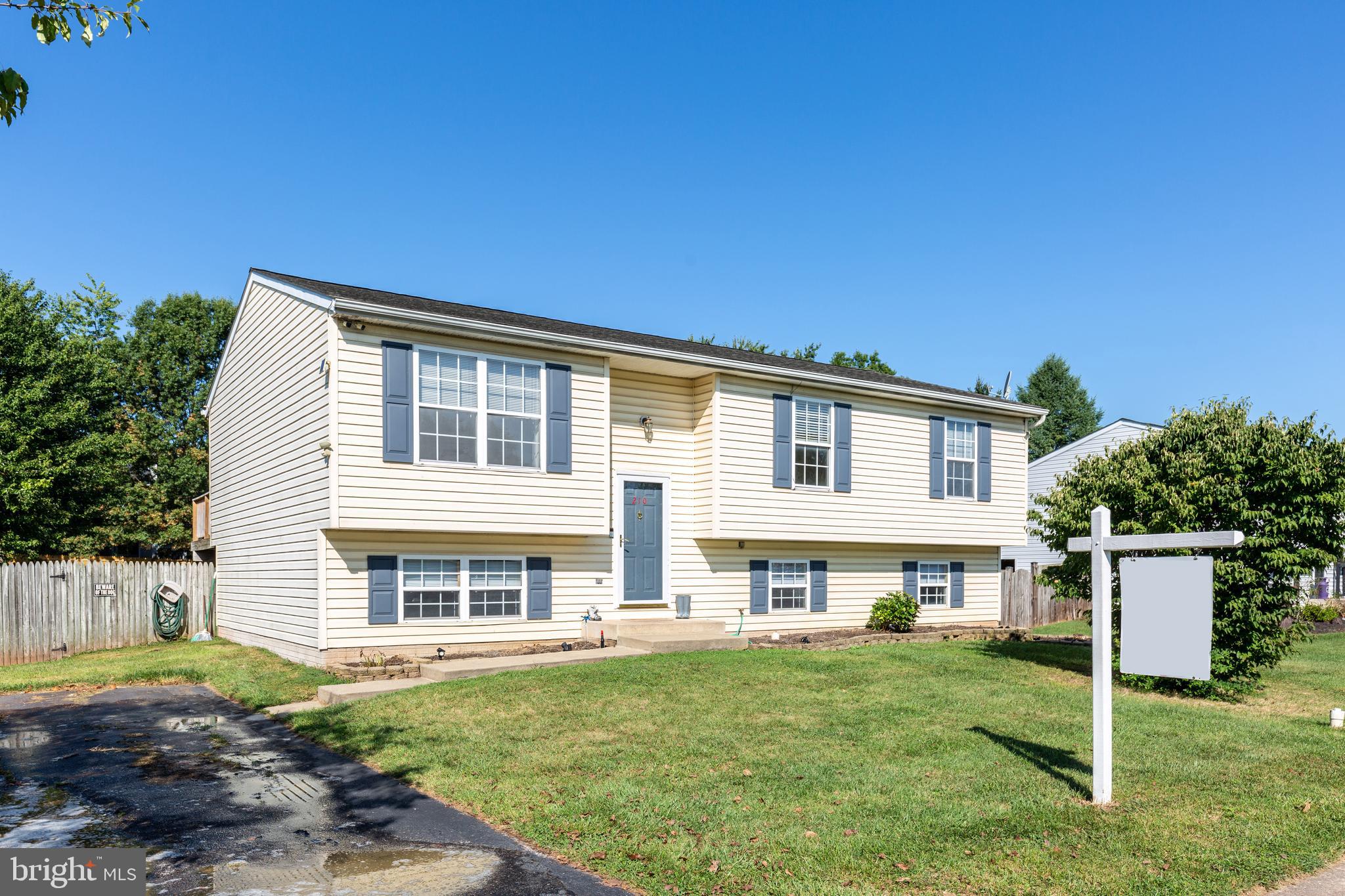 210 Roth Avenue Taneytown, MD 21787 - Photo 4 of 39 Welcome Home!