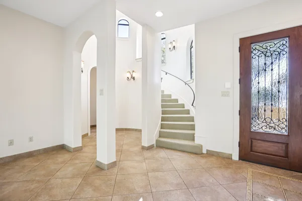 walk in closet with a mirror