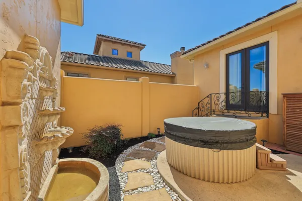 a view of a yard in front of house