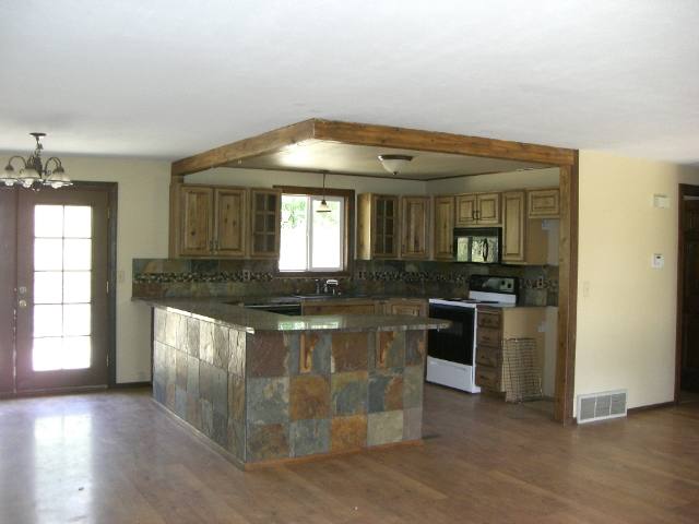 12421 East Moffat Road Spokane, WA 99217 - Photo 3 of 9