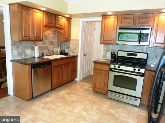 3330 Harrowgate Road York, PA 17402 - Photo 9 of 36 Gallery Image 9