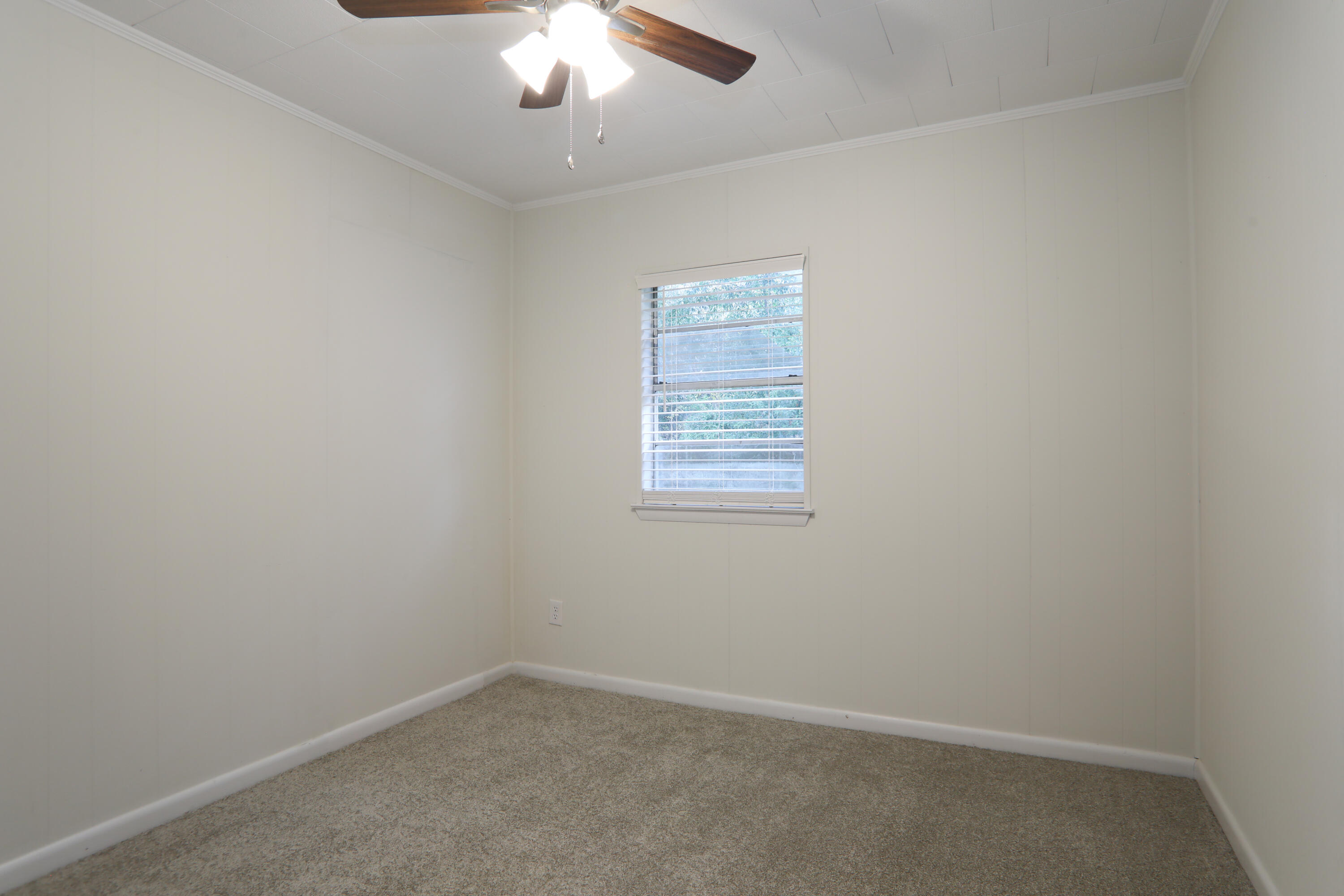 16 Pond Creek Road Crestview, FL 32539 - Photo 14 of 20 an empty room with a chandelier fan