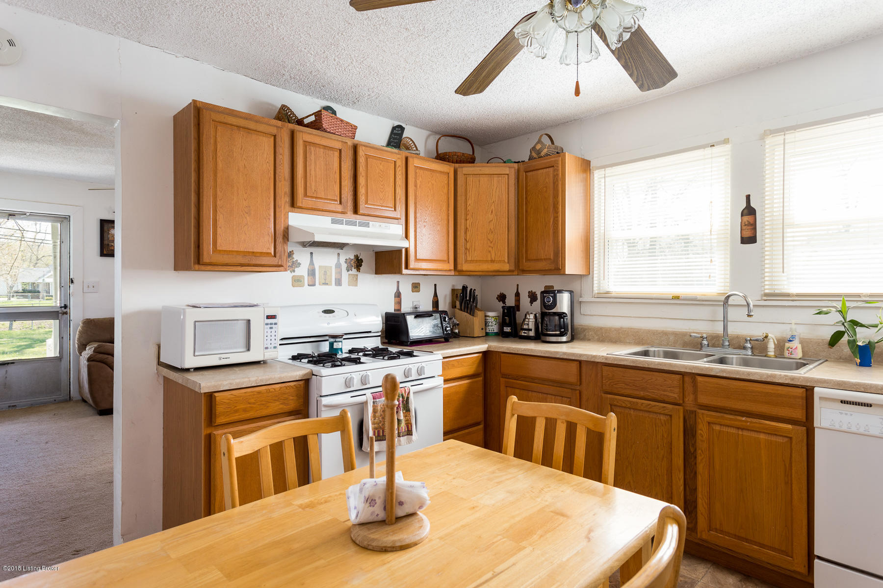 9800 Keys Ferry Road Fairdale, KY 40118 - Photo 13 of 19 Kitchen