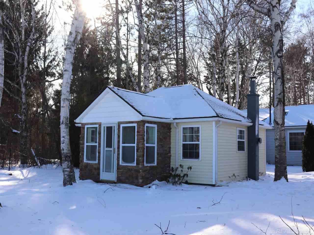 1865 South Lakeshore Road Carsonville, MI 48419 - Photo 26 of 50 Bluff guest cottage