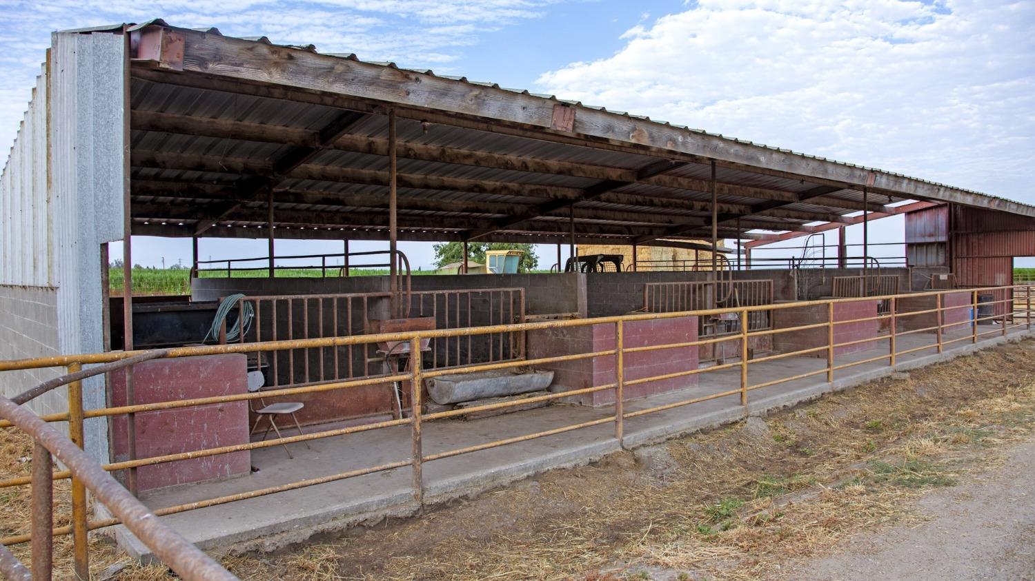 0 Escalon Belotta Road Escalon, CA 95320 - Photo 12 of 38 a view of outdoor space with wooden fence