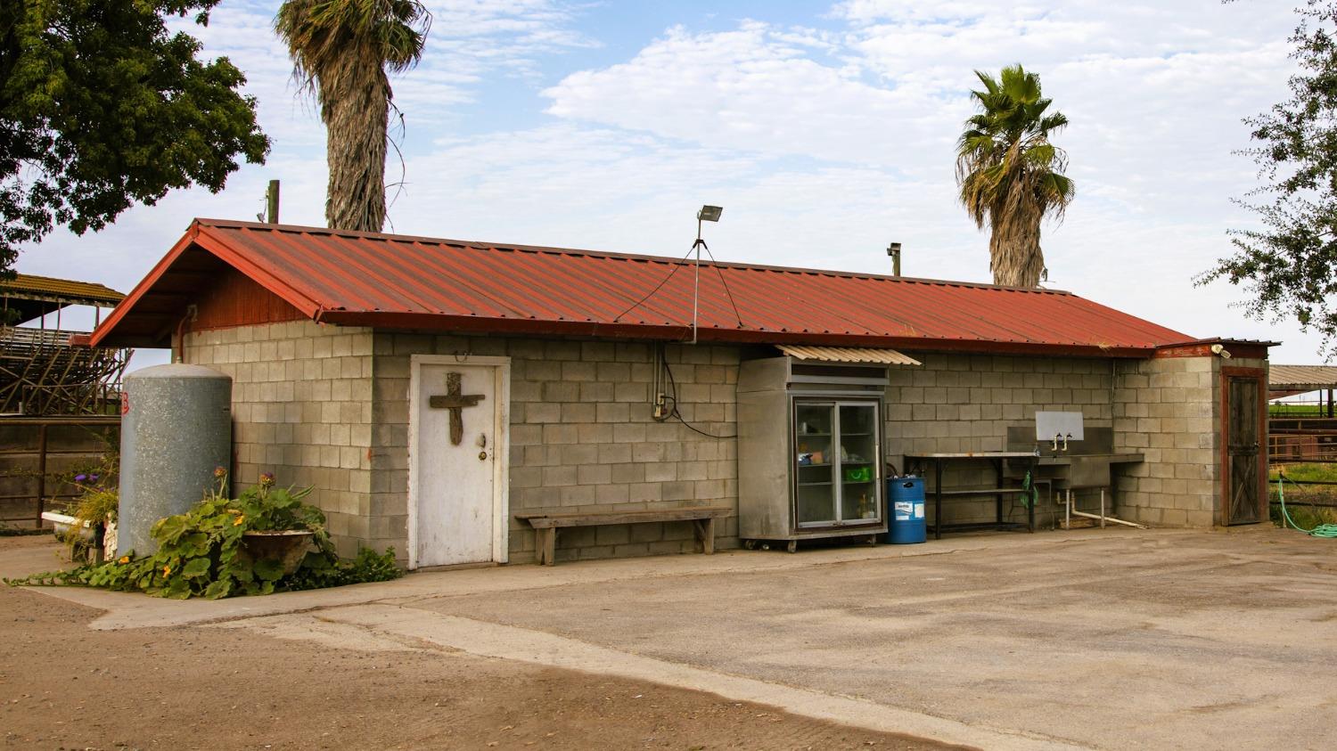 0 Escalon Belotta Road Escalon, CA 95320 - Photo 18 of 38 a front view of a house with a garden