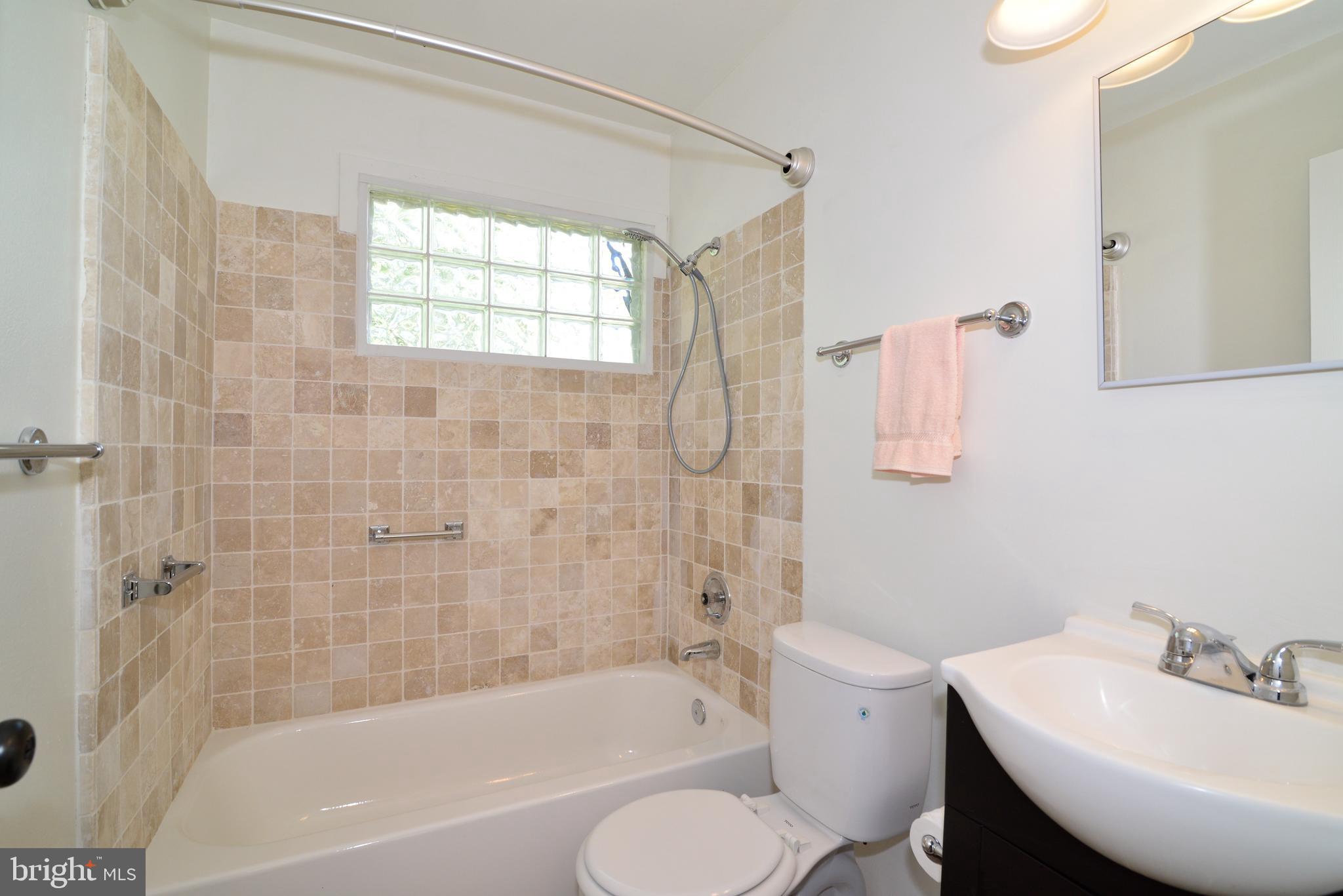 103 North Sycamore Road Sterling, VA 20164 - Photo 16 of 22 Bath