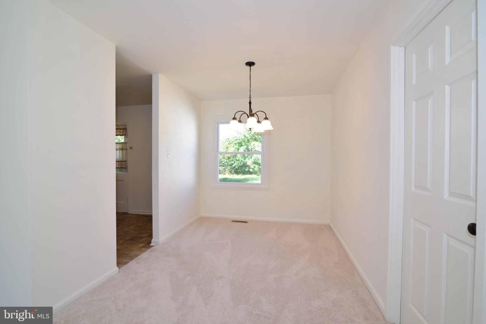 103 North Sycamore Road Sterling, VA 20164 - Photo 7 of 22 Dining room