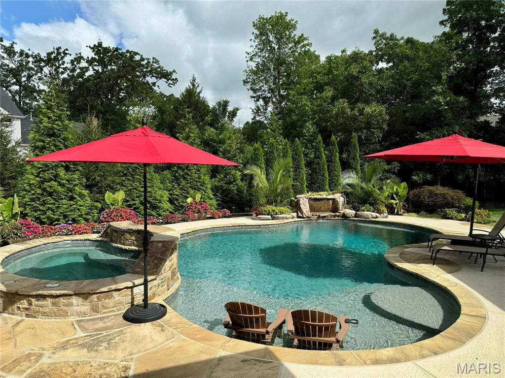 139 Frontenac Forest Street Frontenac, MO 63131 - Photo 2 of 48