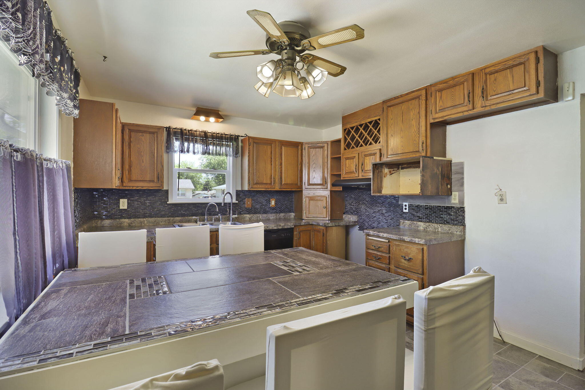 6924 Whitewater Street Caledonia, WI 53402 - Photo 8 of 29 7-web-or-mls-6924 Whitewater St, Racine,