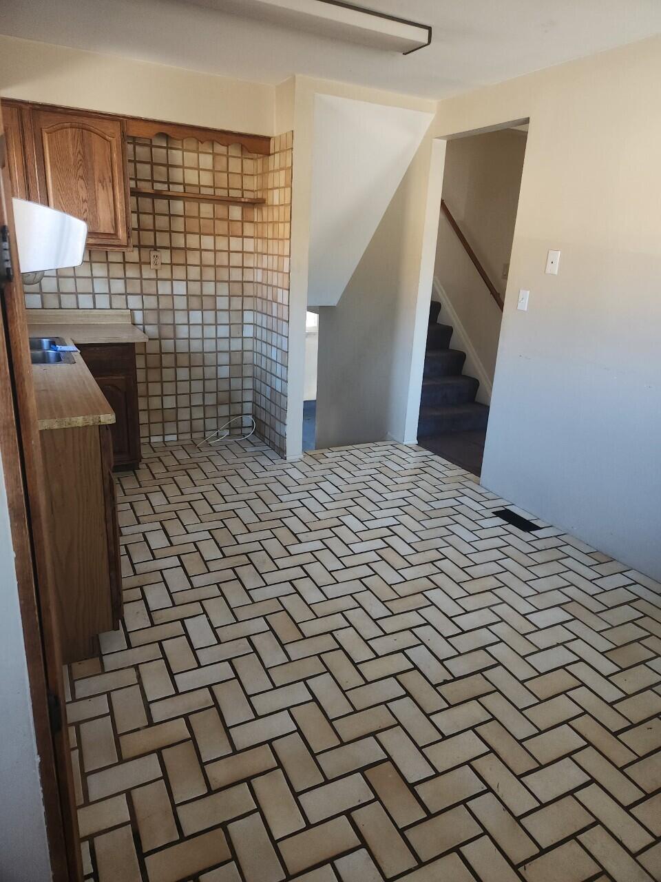 23906 Ada Avenue Warren, MI 48091 - Photo 3 of 12 kitchen