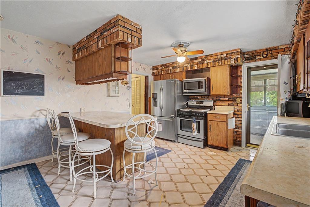 212 Singer Avenue McKees Rocks, PA 15136 - Photo 12 of 38