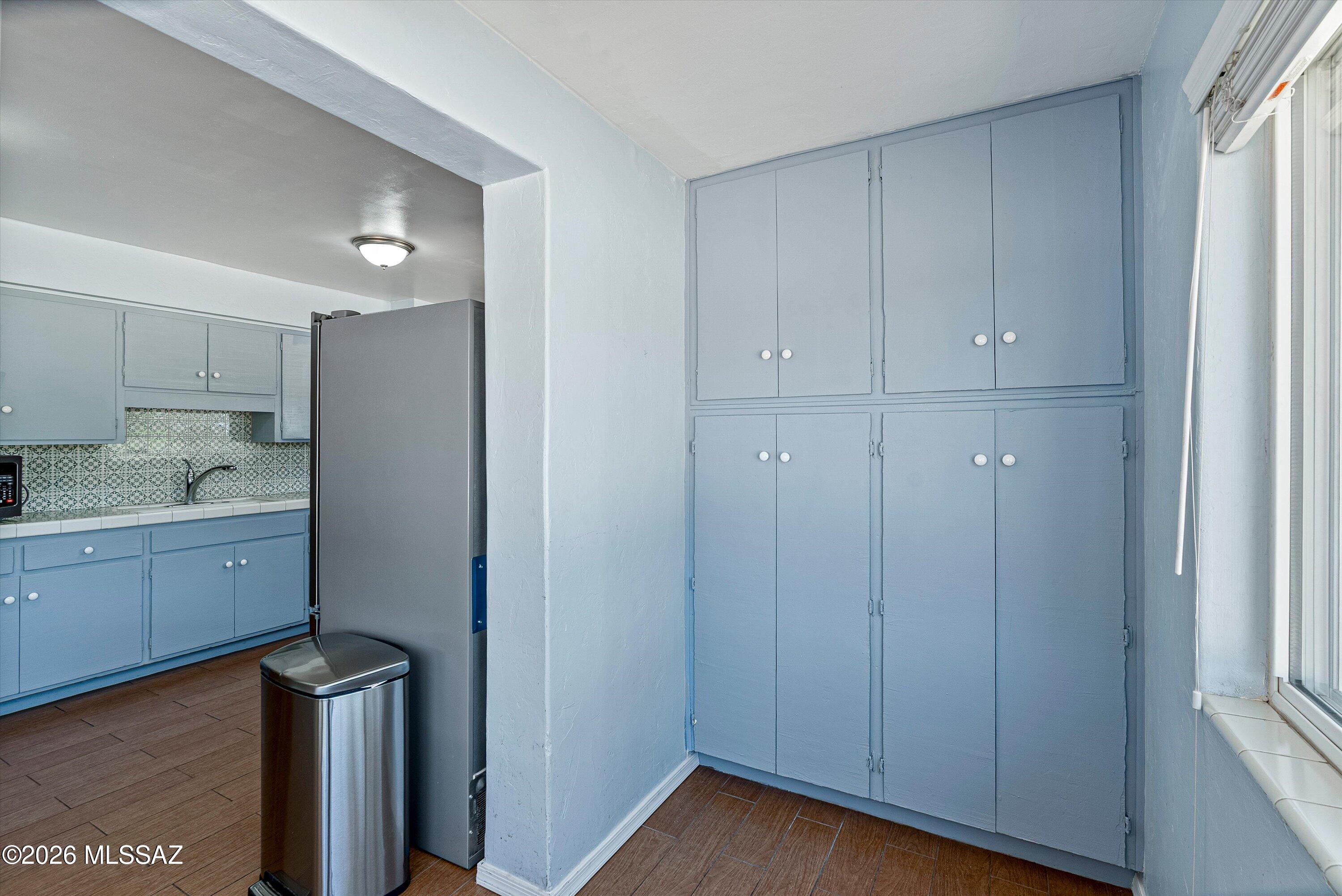 2107 East Lind Road Tucson, AZ 85719 - Photo 12 of 43 a view of a kitchen with electric appliances