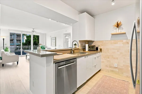 $3,500 | 2665 Southwest 37th Avenue, Unit 211, Miami, FL 33133
