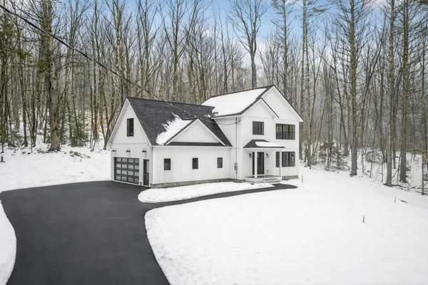 $825,000 | 1595 U S 1 Route, Freeport, ME 04032