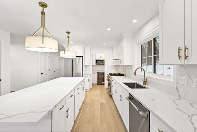 $839,000 | 1595 U S 1 Route, Freeport, ME 04032