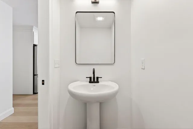 $839,000 | 1595 U S 1 Route, Freeport, ME 04032