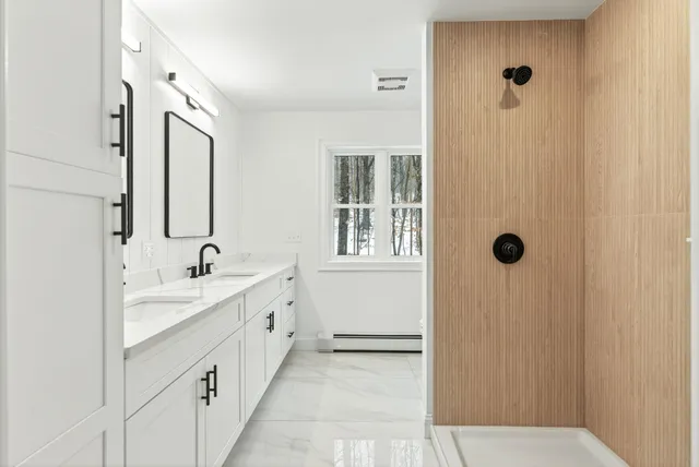 $839,000 | 1595 U S 1 Route, Freeport, ME 04032