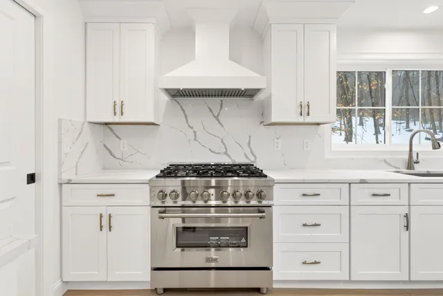 $839,000 | 1595 U S 1 Route, Freeport, ME 04032