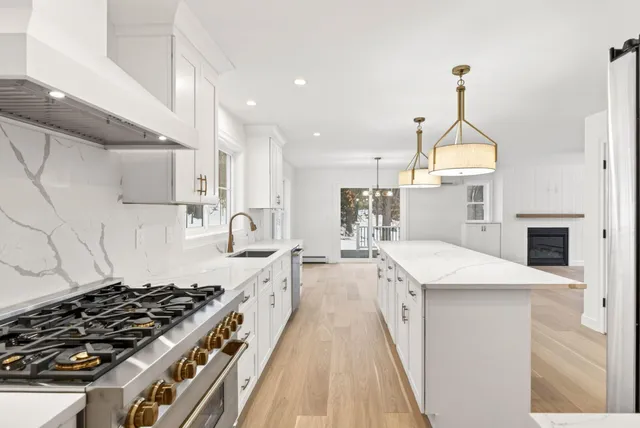 $839,000 | 1595 U S 1 Route, Freeport, ME 04032