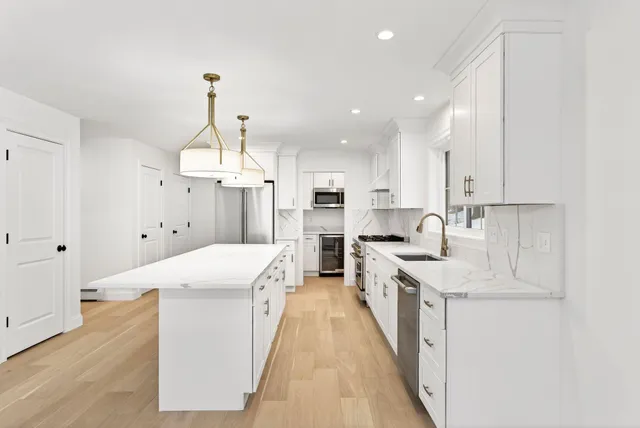 $839,000 | 1595 U S 1 Route, Freeport, ME 04032