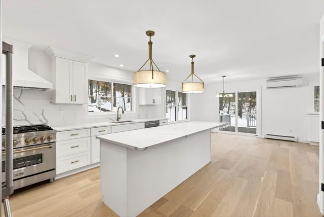 $839,000 | 1595 U S 1 Route, Freeport, ME 04032